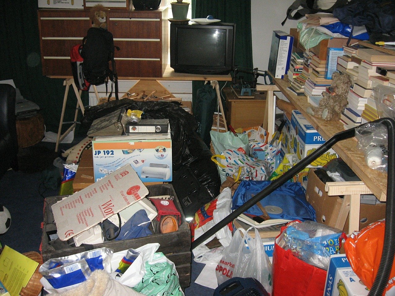 Clutter clearing – weighed down by clutter